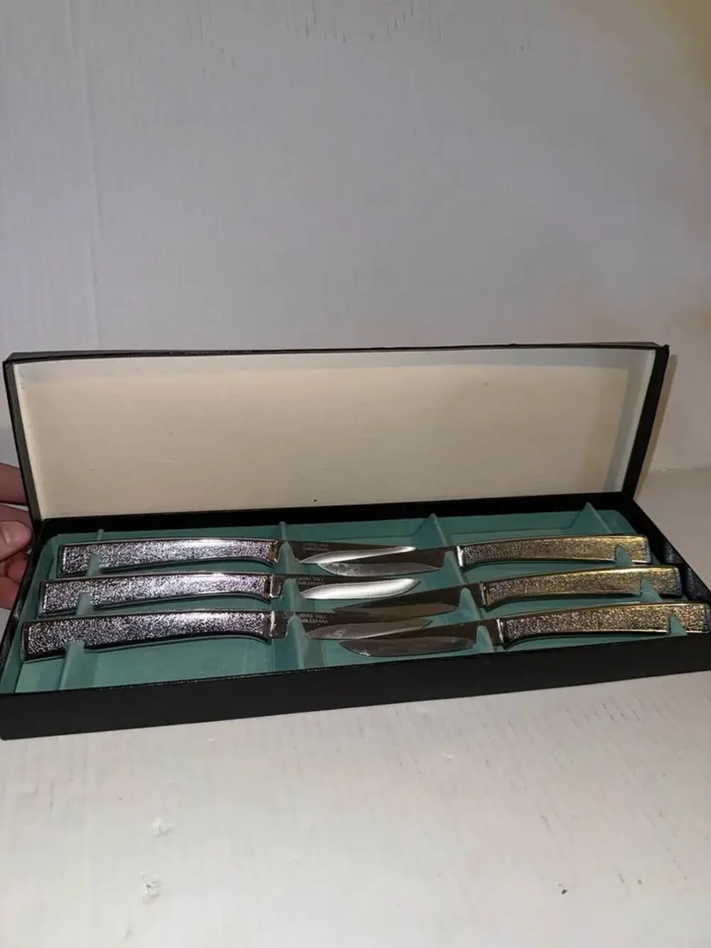 Set of 6 Carvel Hall Stainless USA Steak Knives Hammered Handle 7.75